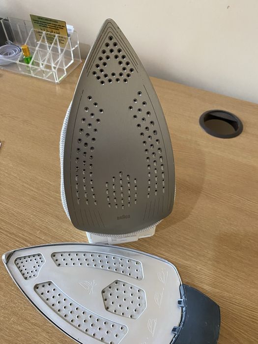 Продается утюг broun