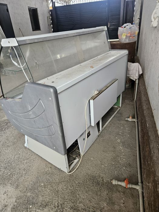 Витринный Холодильник