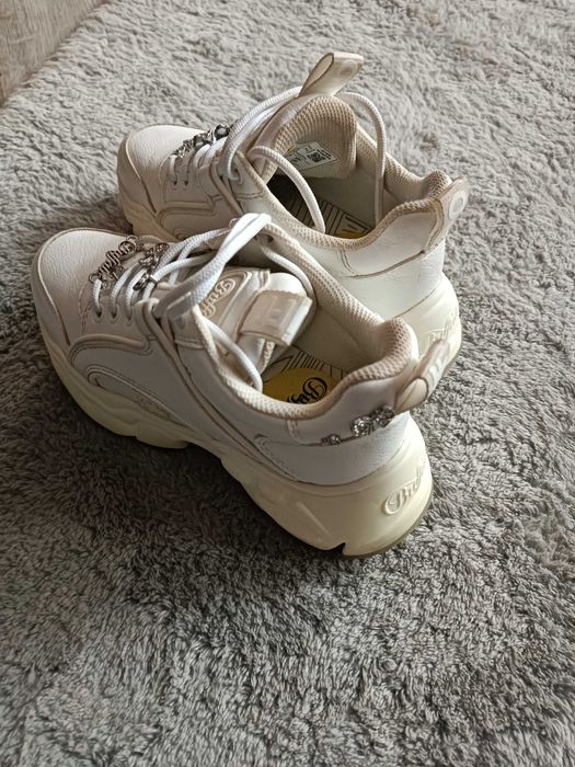 Продавам сникърси Buffalo