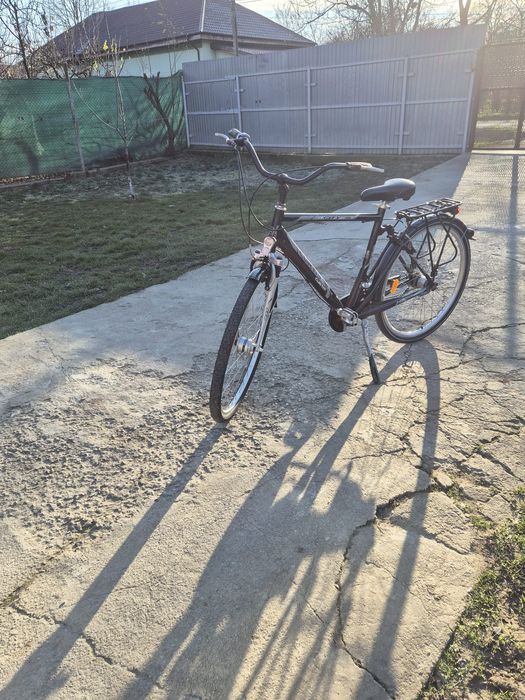 De vanzare bicicleta cu motor si bicicleta