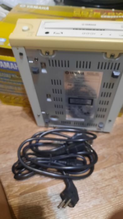 Дисковод новый YAMAHA CD-R-RW
