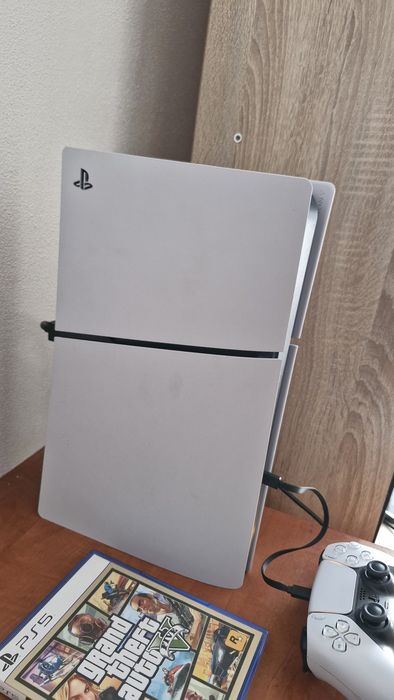 Vând PlayStation 5 Slim Disc Edition ssd1TB