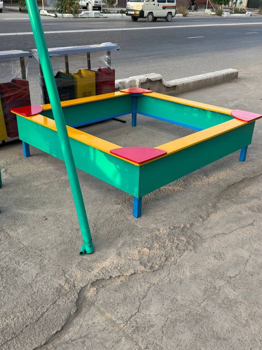 Bolalar maydonchasi va o‘yingohi kacheli karusel sirpanchiq