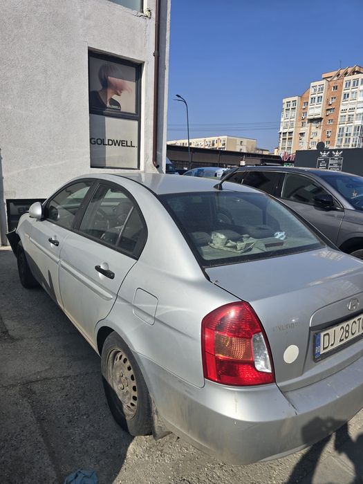Hyundai accent pt dezmembrare