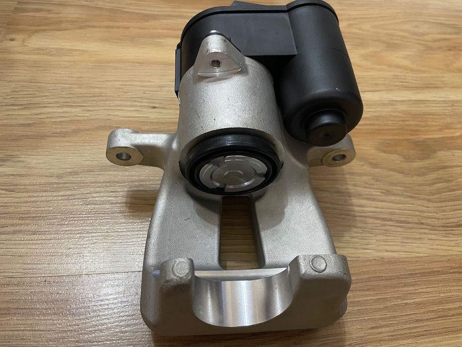 НОВИ Задни Спирачни апарати с мотор Volkswagen Passat B6 Sedan Variant