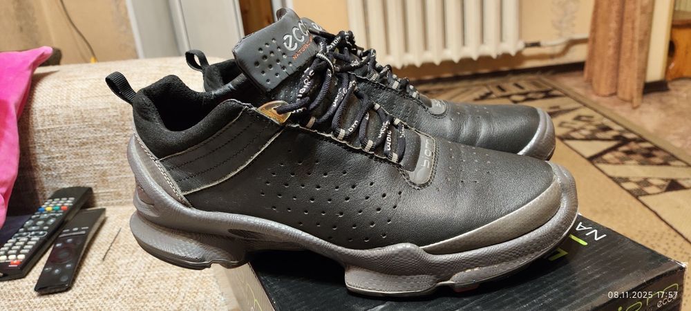 Продаются кроссовки ECCO 42 р