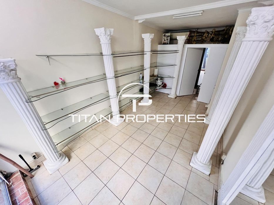 Дава се под наем Магазин в Бургас, Център - 20 кв.м за 278.97 € - Снимка #1