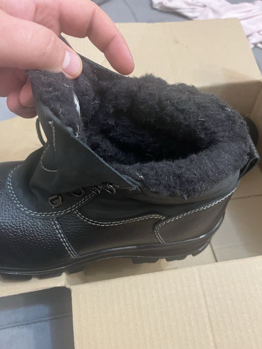 Продам  рабочию обувь