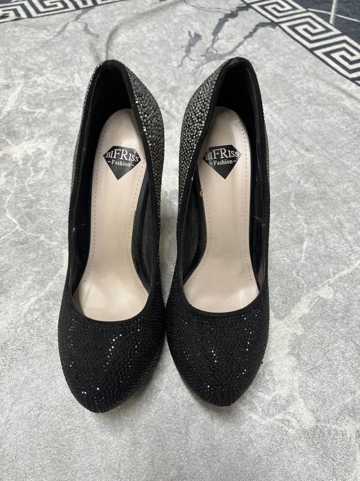 Срочно продам туфли