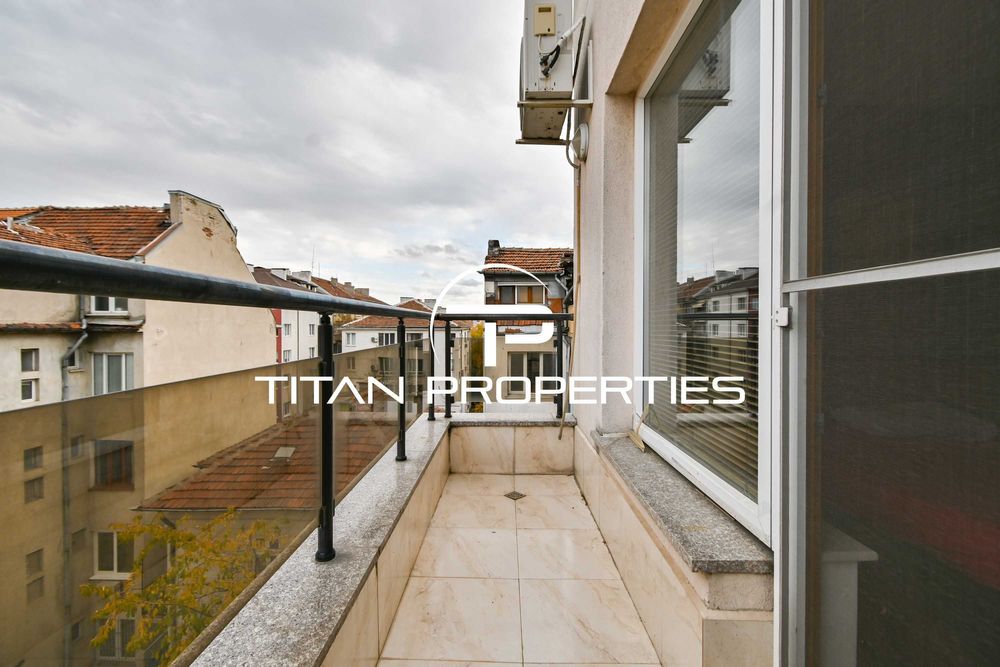 Дава се под наем Тристаен апартамент в София, Център - 200 кв.м за 2000 € - Снимка #19