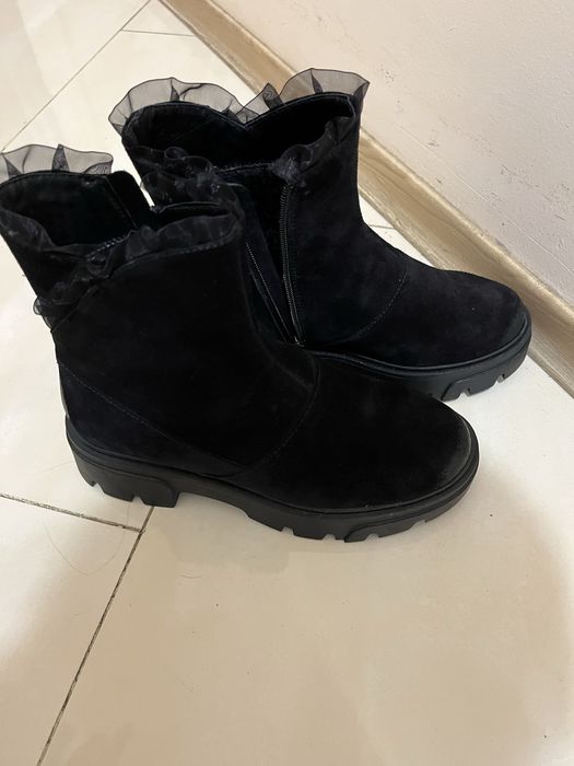 Боти естествен набук и велур