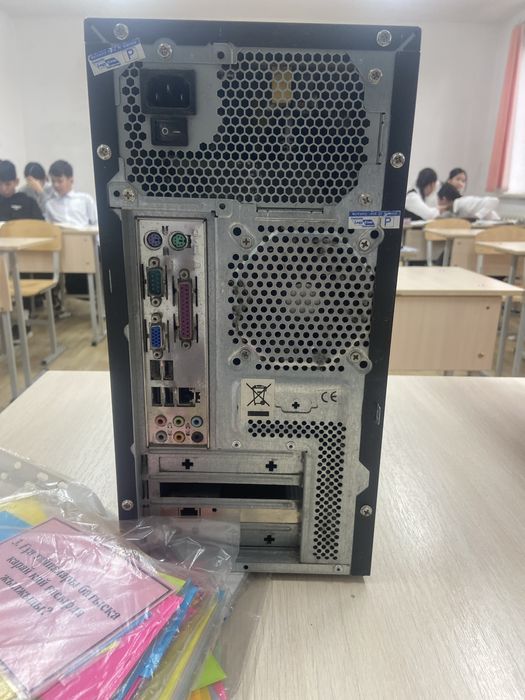 Офисный компьютер рабочем состояние