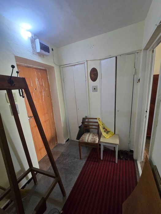 Apartament 2 camere, etaj 2, strada Brânduşei, Tg. Jiu, 69000 euro (negociabil)