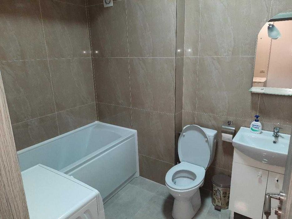 Închiriez apartament 2 cam. bloc nou, cu loc parcare privat
