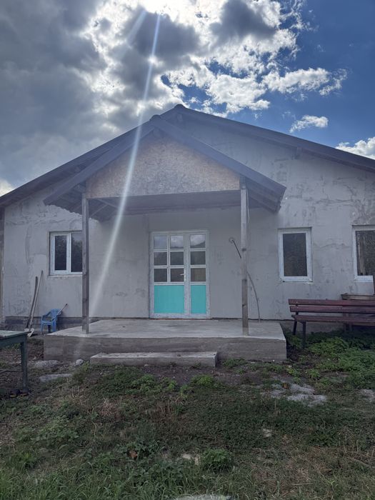 Casă construcție 2025 + teren 1.300 mp – Oprești, Stâlpeni