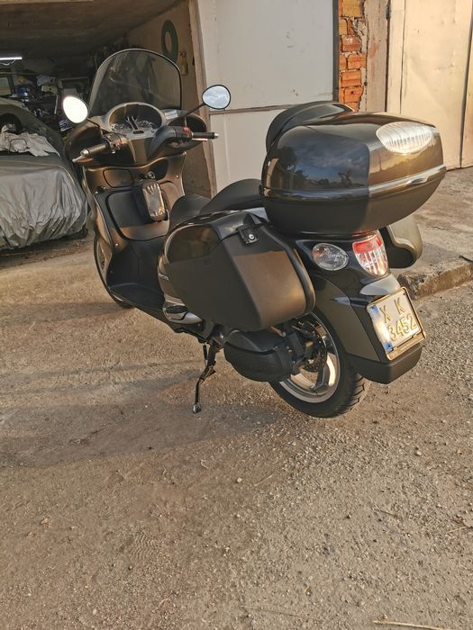Продава се Aprilia scarabeo 500