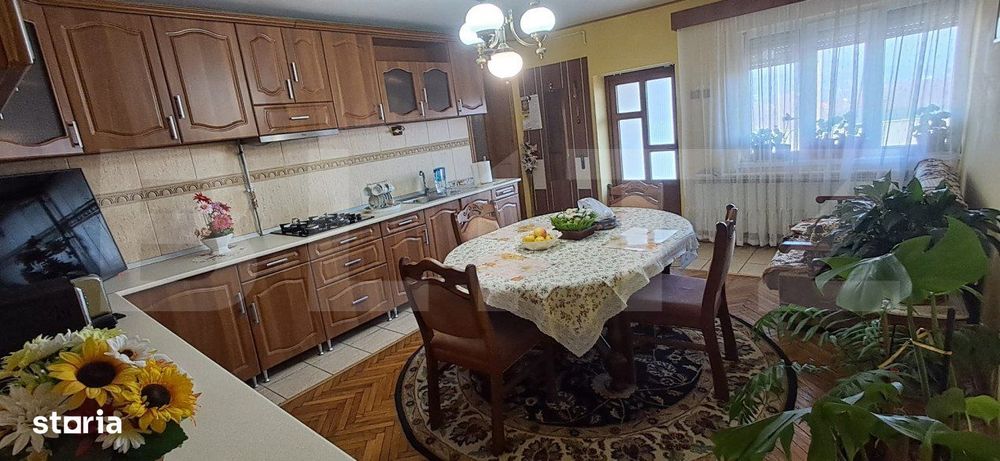 Casa de vanzare, cu 6 camere, 200 mp, zona centrala-Dej