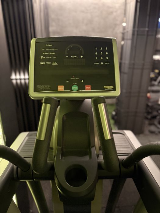 Technogym VARIO – Професионален елиптик (премиум клас)