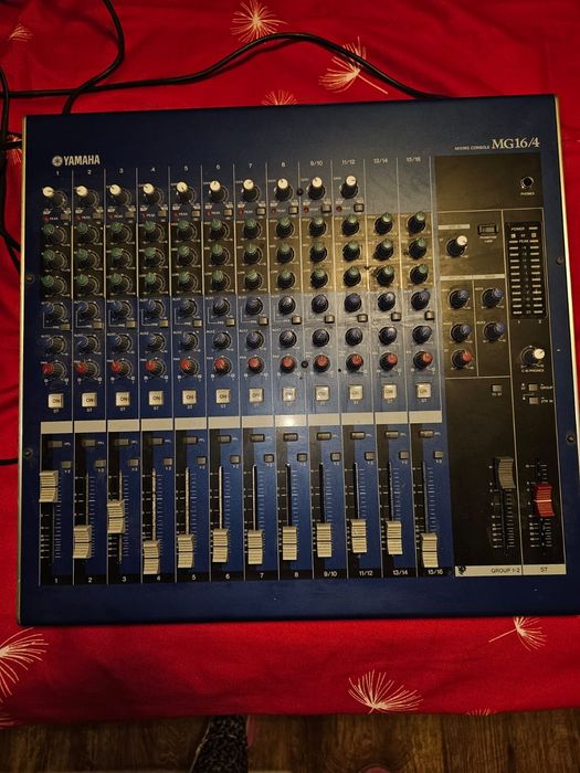 Mixer muzical Yamaha MG16/4 cu 15 intrări