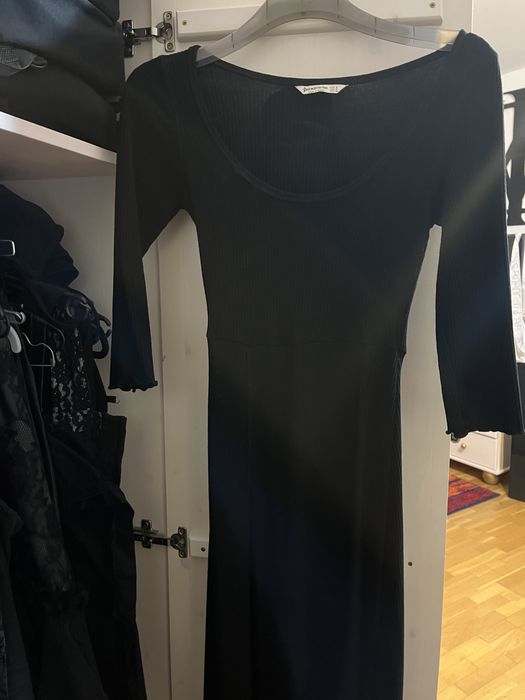 Rochie midi Stradivarius, crăpată pe picior