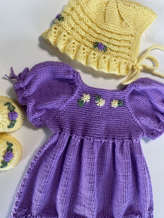 Продавам детски ръчно плетени дрешки