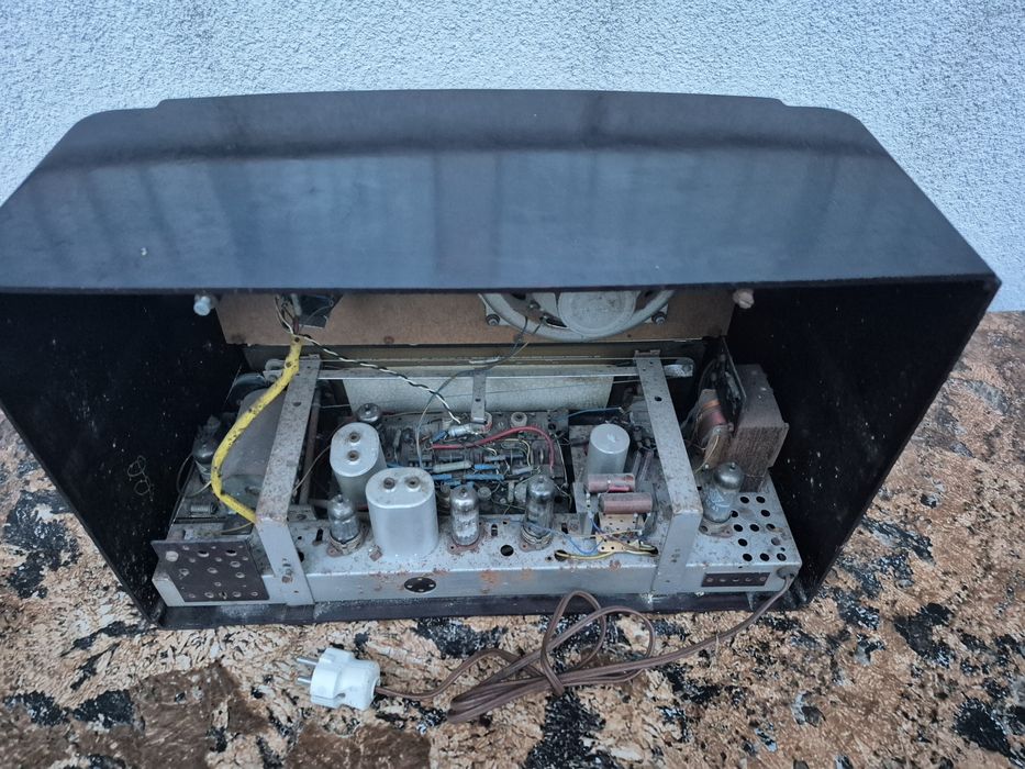 Vând Radio carcasa Bachelita cu lampi model Emud Rekord 200 fab.1954