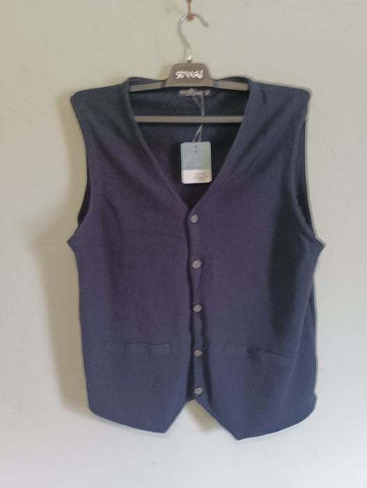 Жилеты, кофты теплые и шерстяные.