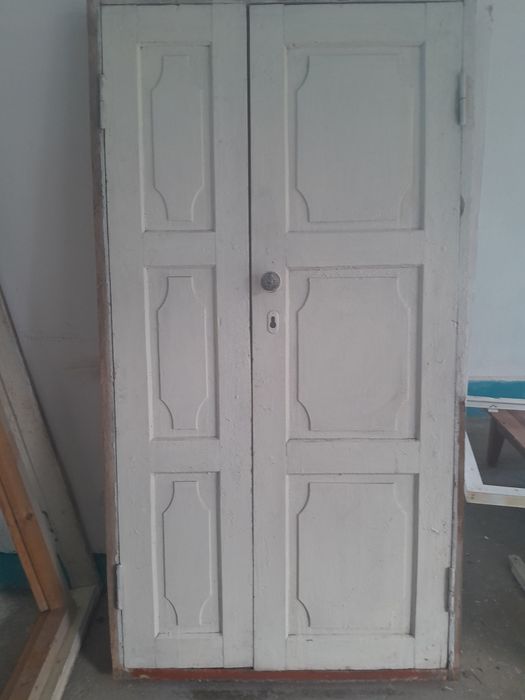 Дверь деревянный