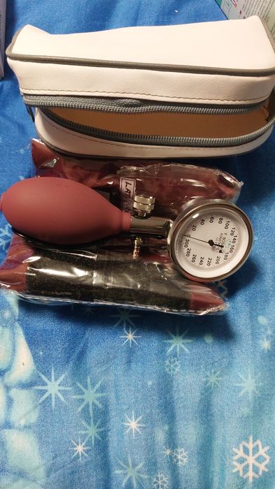 Vand tensiometru si stetoscop