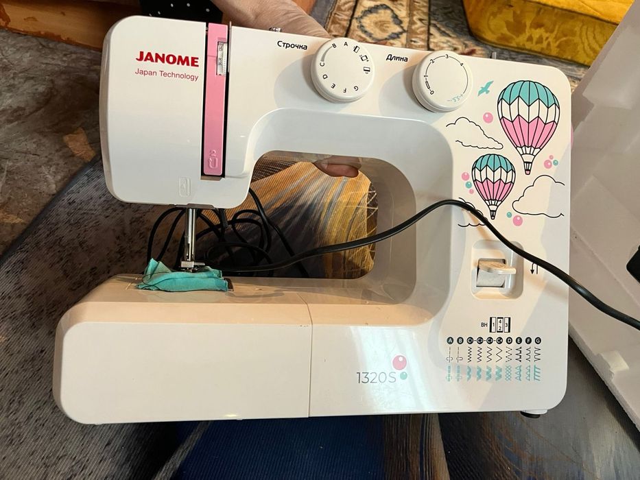 Продам швейную электрическую машинку .