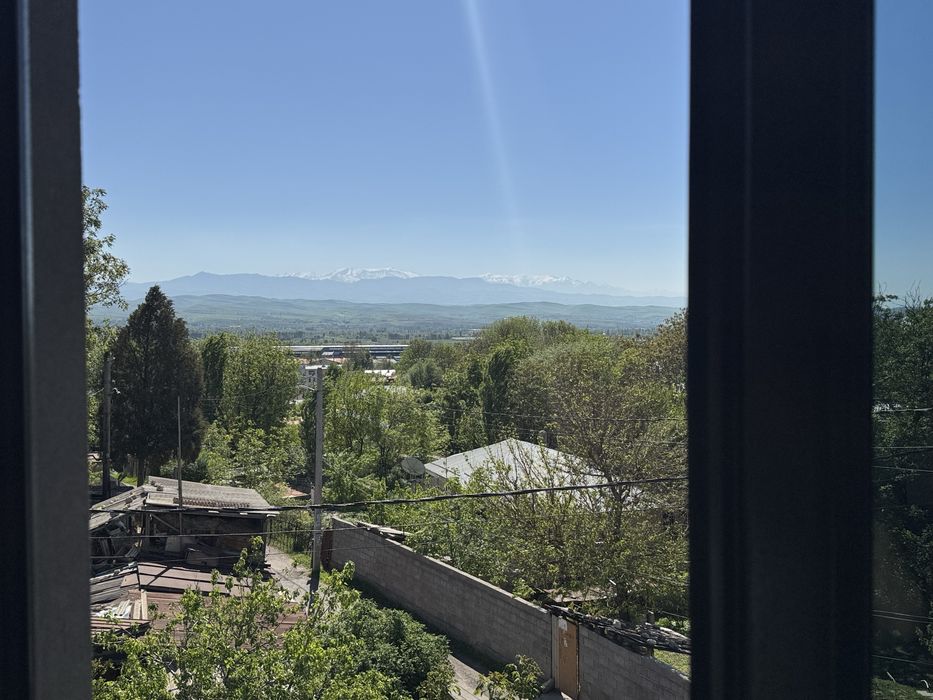 Участка дом продоется Чирчик 500 ка, 2 этаж, 6 ком, 198м2, 3 сотих