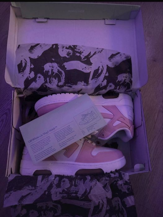 Off White out off office pink