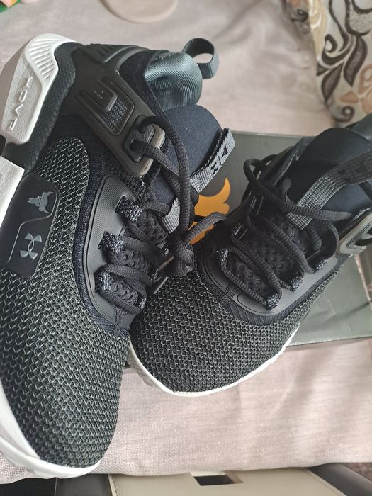 Under Armour noi, mărimea 40
