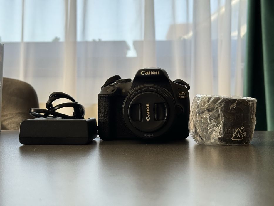 Aparat foto dalr Canon 2000d
