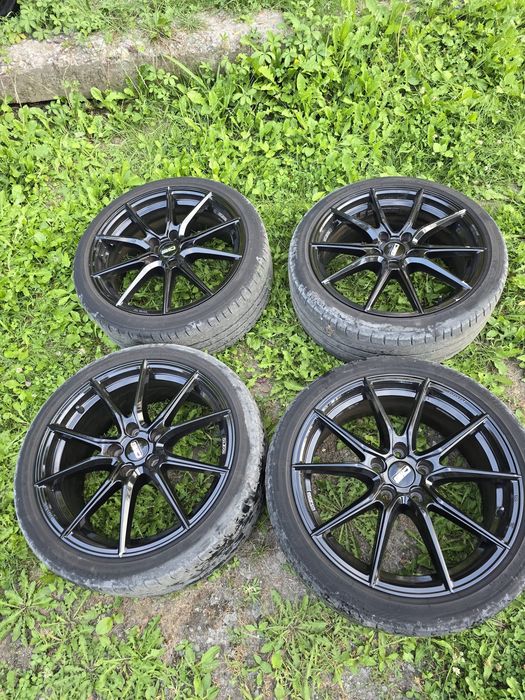 Set de 4 jante aliaj  echipate cu anvelope de vară 225/40 R18 92Y.