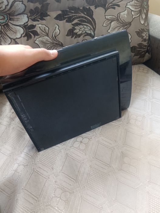 PS3 Super Slim + геймпад + игры

Продаю PS3 Super Slim в хорошем состо