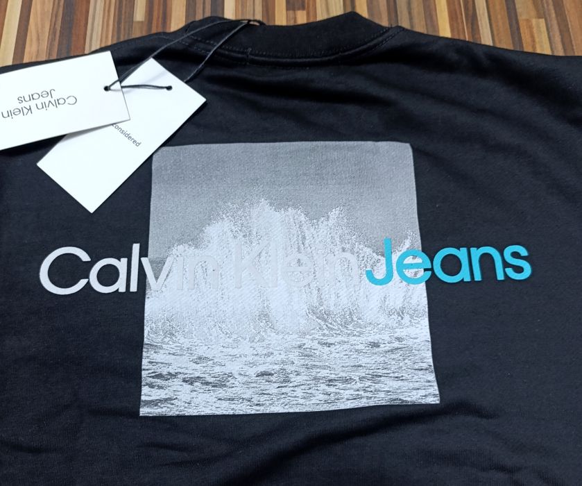 Vând bluza noua de bărbați Calvin Klein