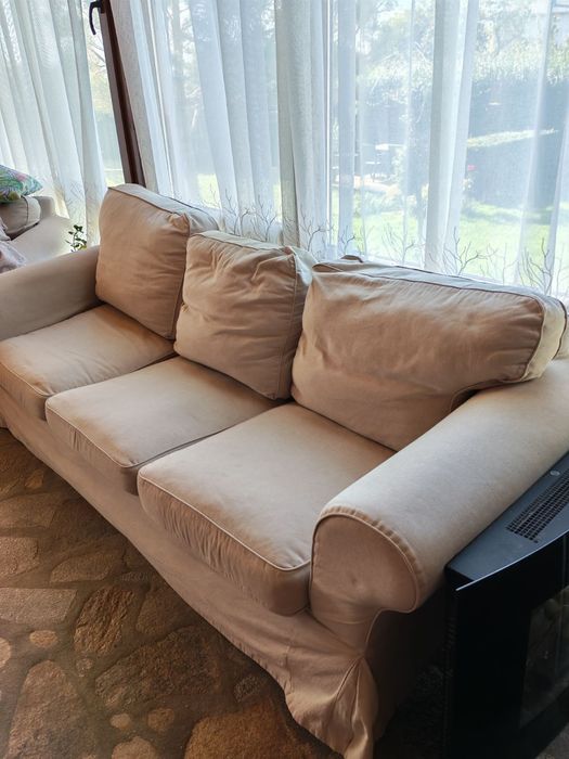 Триместен диван.Удобен,практичен и с перяща се  дамаска  и фотьойл.