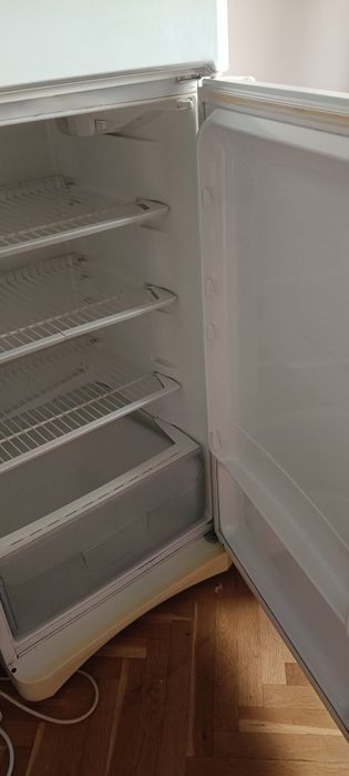 Хладилник Indesit 200л.