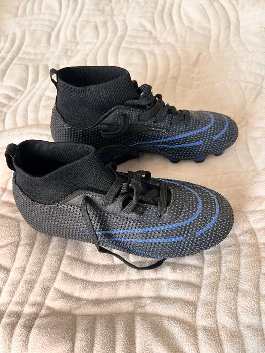 Футбольные бутсы шиповка