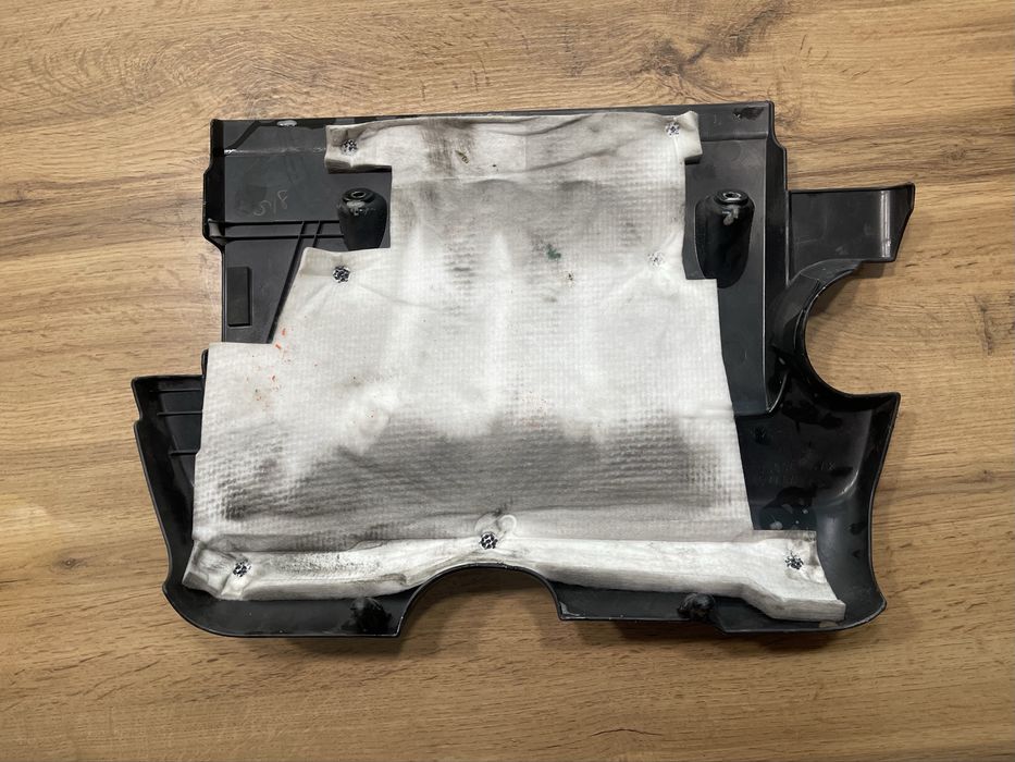 Крышка двигателя ниссан