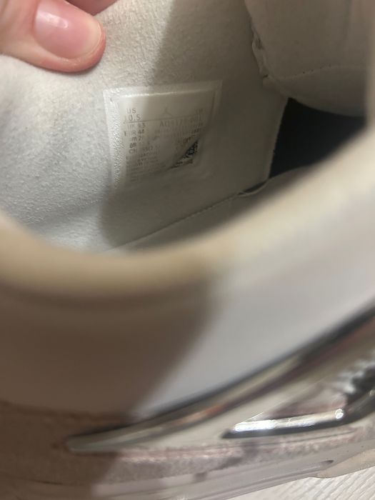 Vând jordan 4 frozen moment