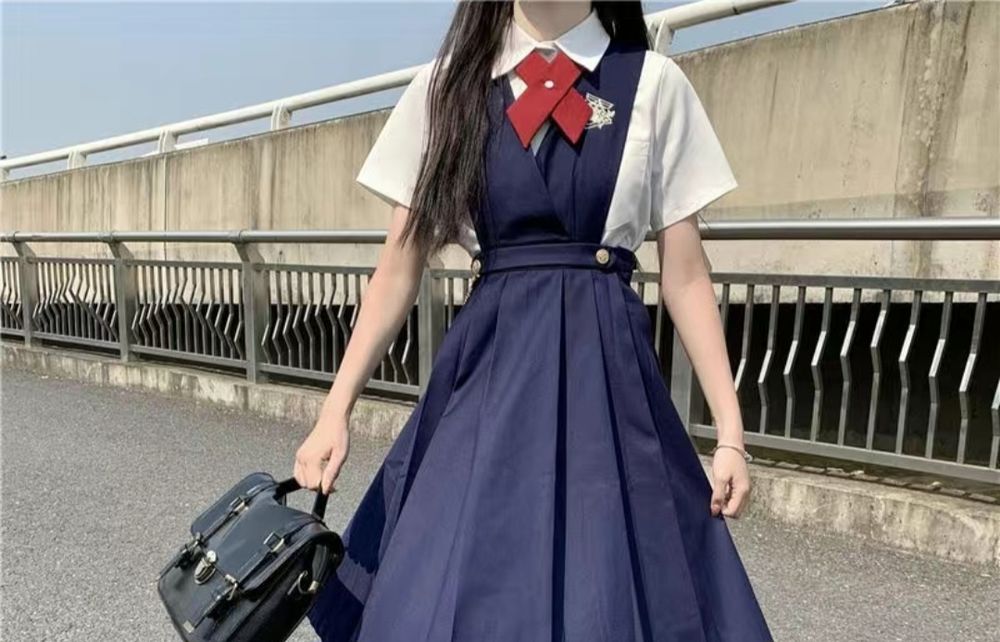 Школьная униформа с юбкой на подтяжках