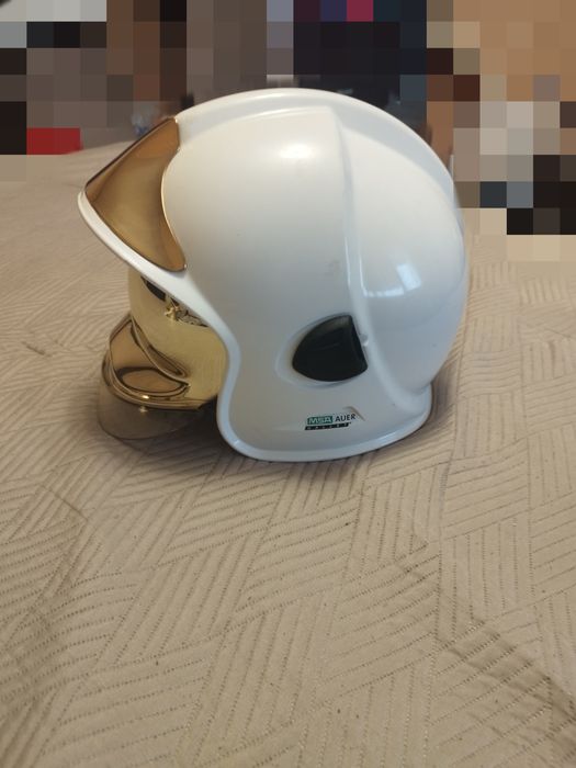 Пожарникарска каска