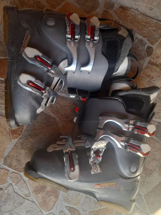 Clăpari,schiuri ,placi ,bete