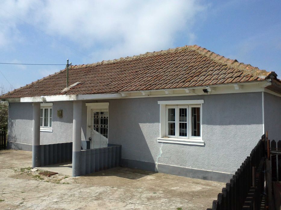 Vand casa cu teren-livada  in General Scarisoreanu