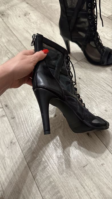 Продам профессиональные туфли хилсы для танцев