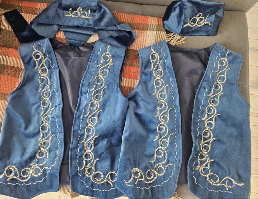 Продам жилетки на мальчиков