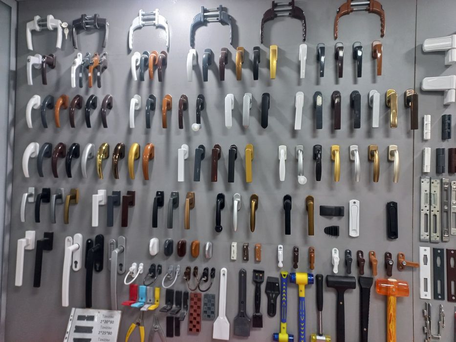 Фурнитура для окна и двери