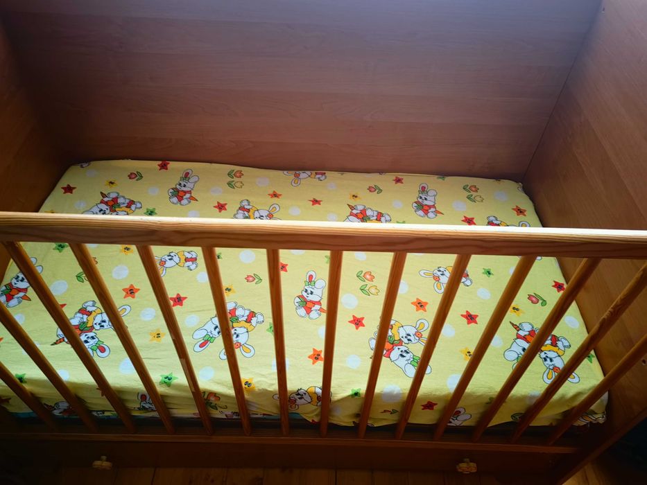 Дървена кошара  с матрак